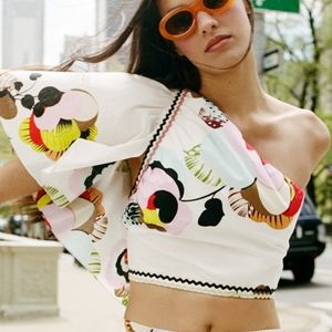 NWTs zara asymmetric print top sz. S